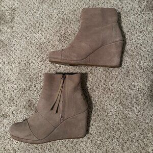 Toms Wedge Booties Size 8 | Tan Suede - Desert Taupe Suede High Wedge Boots